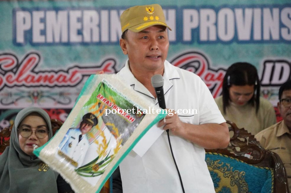 Sambut Hari Raya Iduladha 1445 H, Gubernur Kalteng Bagikan Sembako Gratis di Kotawaringin Timur