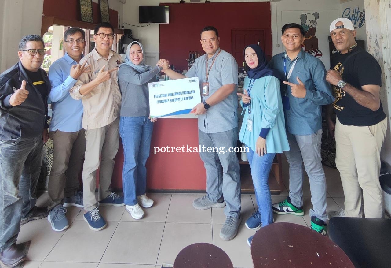Jaga Sinergitas, BRI Kapuas Beri Bantuan Seragam Olahraga Kepada PWI Kapuas