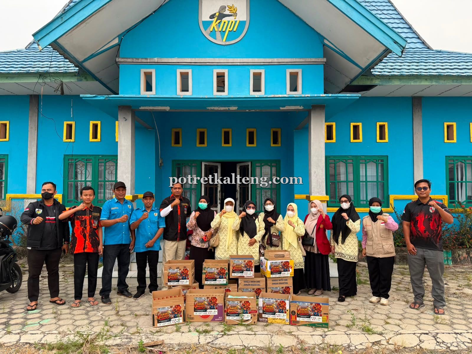 Bersama KNPI Katingan, Sapma Pemuda Pancasila Katingan Bagikan Masker untuk Warga