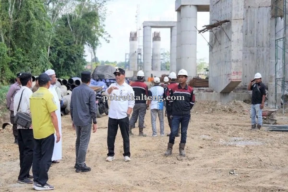 Bupati Barut Pastikan Pembangunan Jembatan Sikan-Tumpung Laung Berkualitas