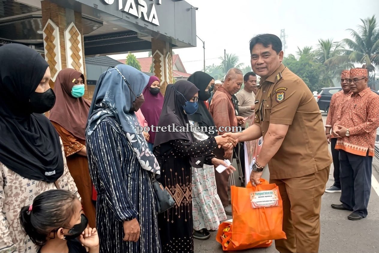 Pemkab Barito Utara Salurkan 300 Paket Sembako untuk Warga Terdampak Kabut Asap