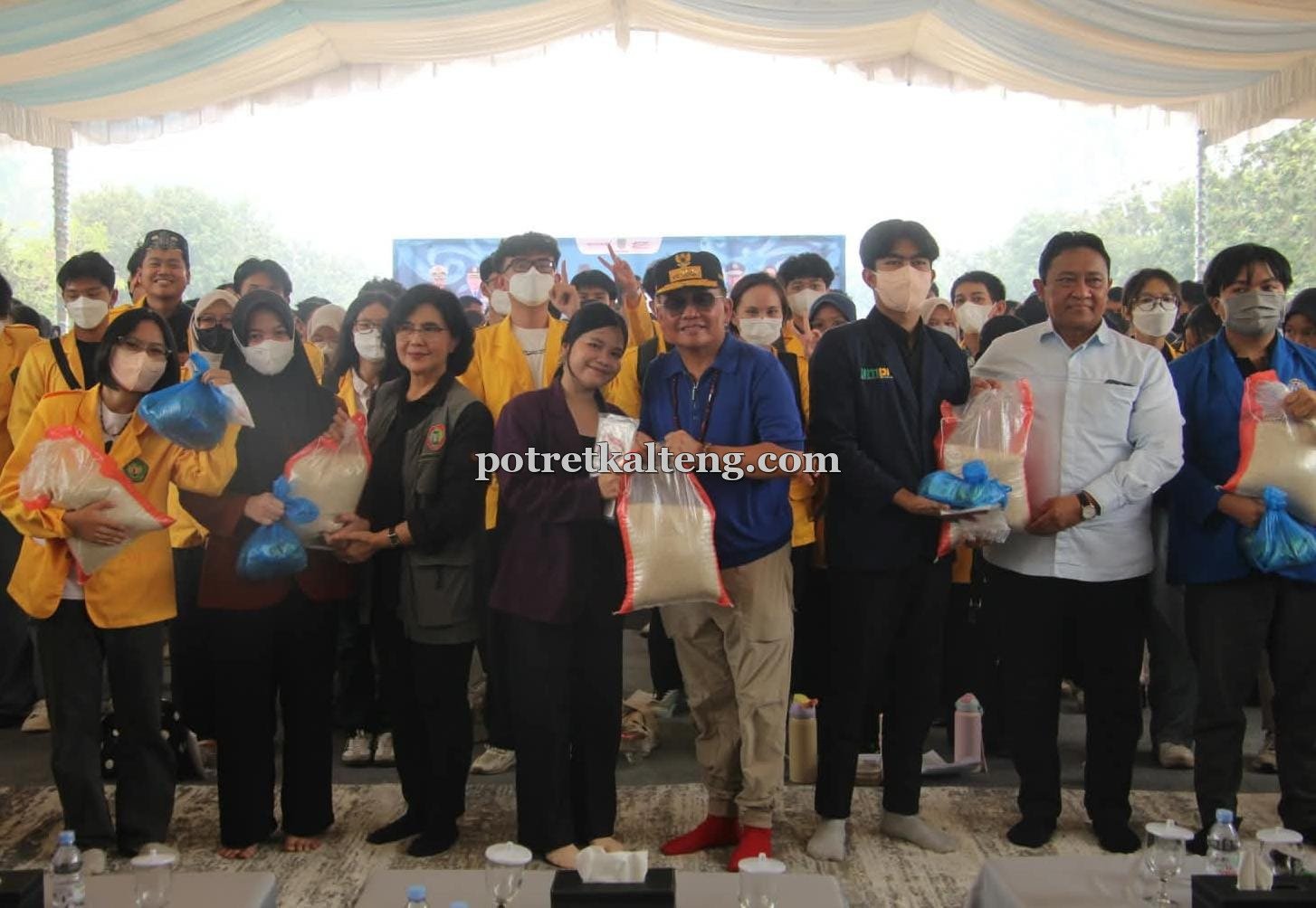Gubernur Kalteng Terus Salurkan Bantuan untuk 3.000 Mahasiswa Terdampak Karhutla