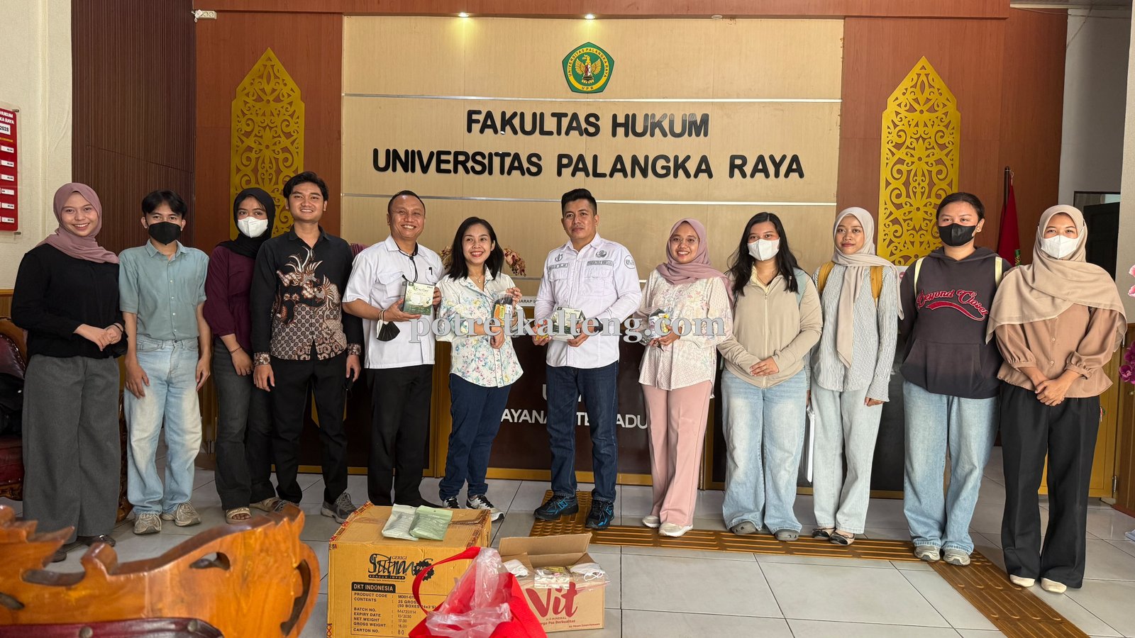 PUSHAM FH UPR Salurkan 300 Masker KN95 dan Paket Kesehatan bagi Pengguna Jalan