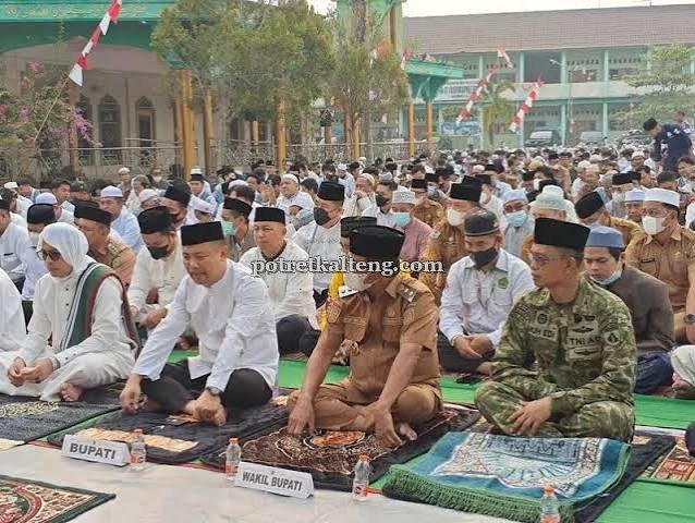 Pemkab Barsel dan Masyarakat Gelar Salat Istisqa, Berdoa Agar Hujan Segera Turun