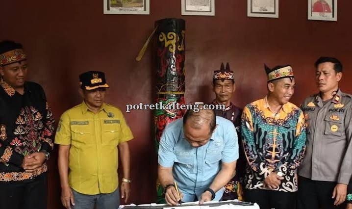 Listrik 24 Jam Resmi Beroperasi di Mengkatip, Huma Betang Hatantiring Pakat Diresmikan
