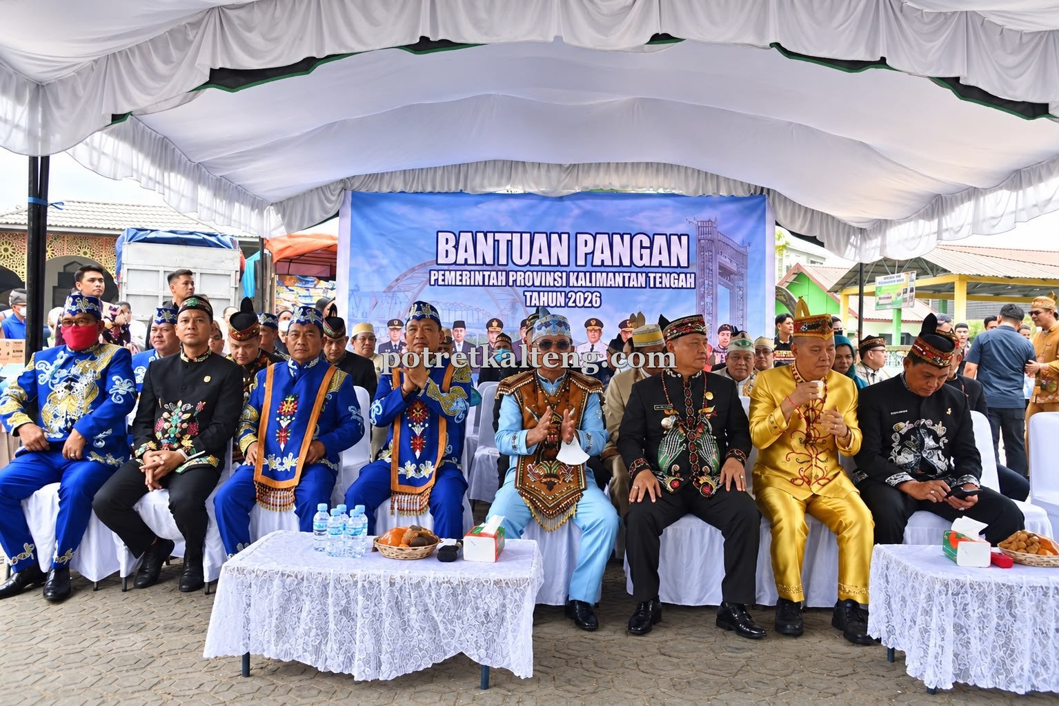 Gubernur Kalteng Salurkan Bantuan dan Layanan Kesehatan Gratis bagi Warga Terdampak Karhutla di Buntok