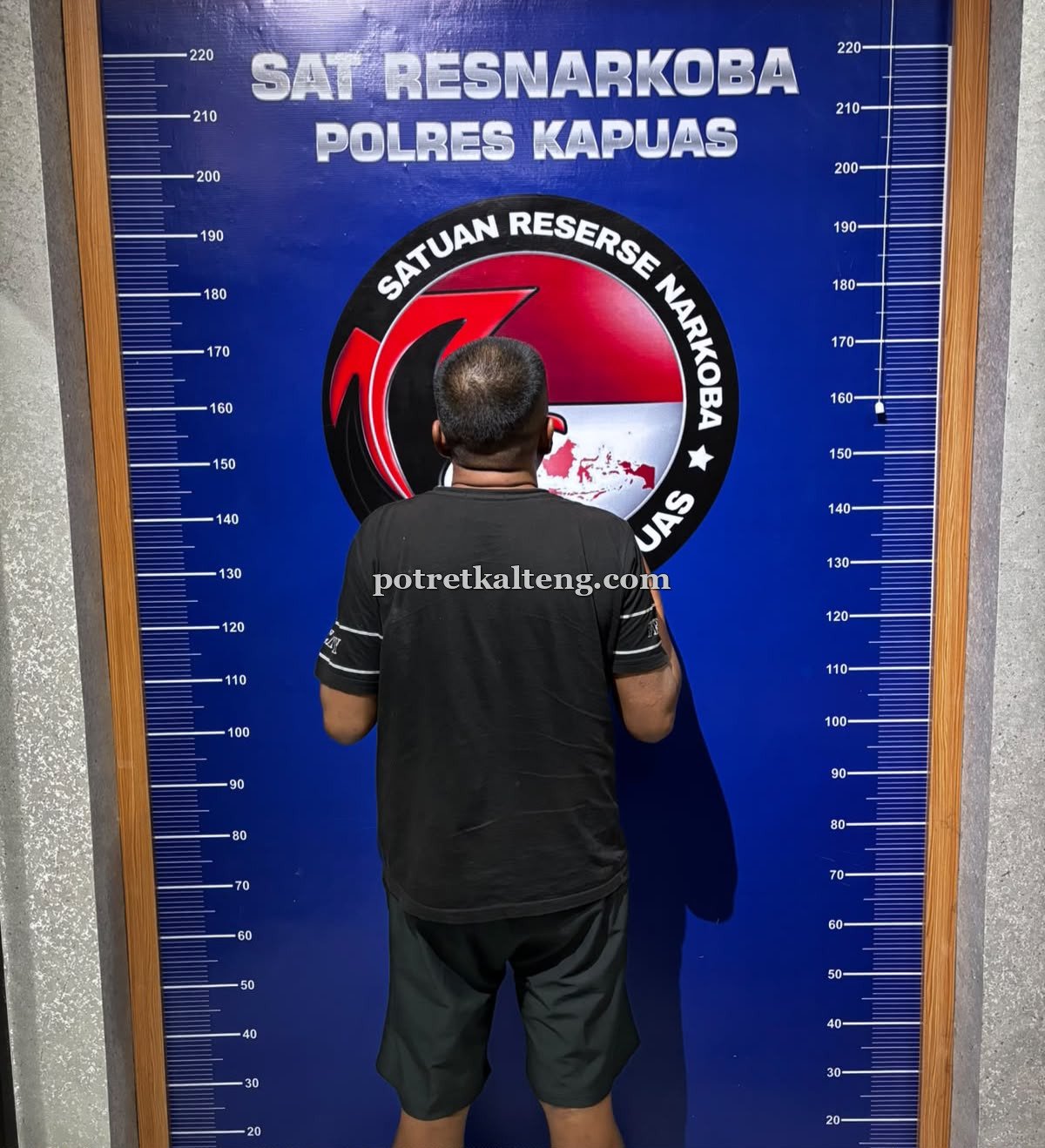 Terduga pelaku R.H. diamankan Satresnarkoba Polres Kapuas dalam pengungkapan kasus dugaan kepemilikan sabu seberat 4,19 gram di Kelurahan Selat Utara