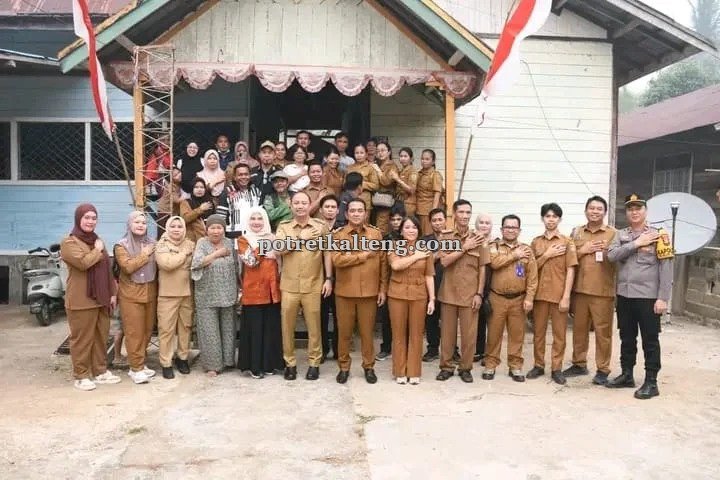 Bupati Barsel Salurkan Bantuan Pangan Sambil Ingatkan Warga Cegah Karhutla