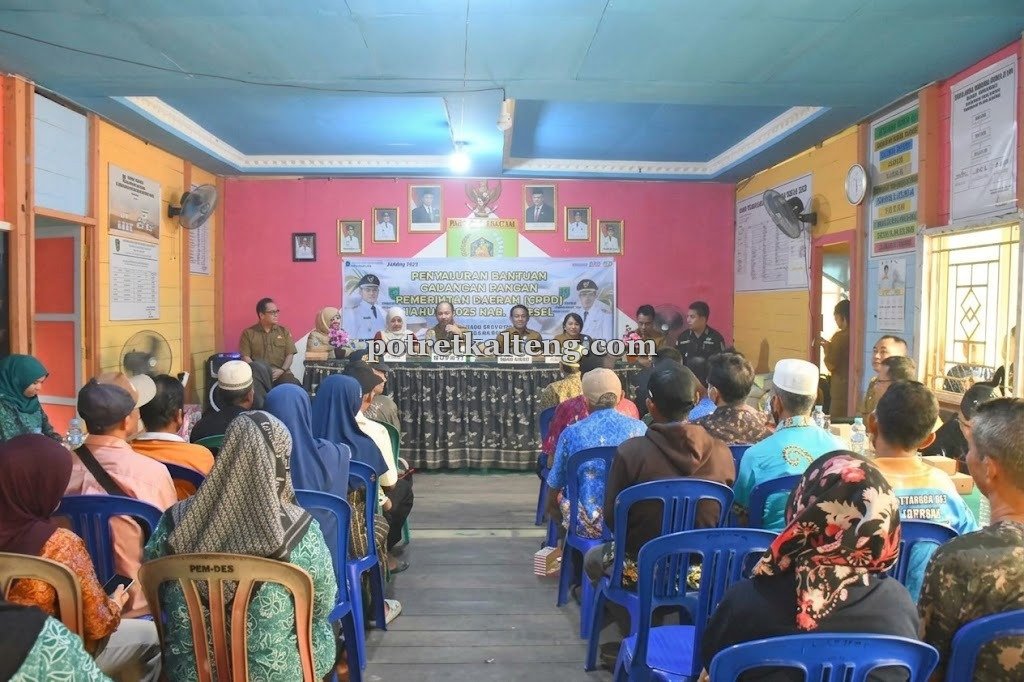 Bantuan Pangan Disalurkan ke Warga Tarusan, Bupati Barsel Ajak Masyarakat Cegah Karhutla