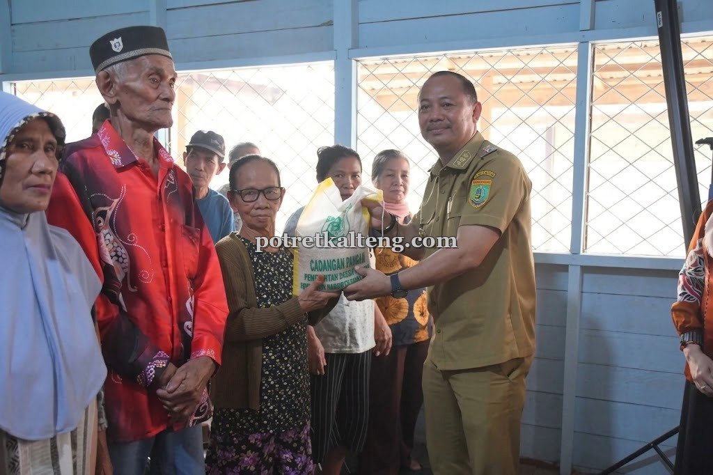 Bantuan Pangan dan Sosial Kembali Disalurkan, Warga Reong dan Marawan Baru Dapat Perhatian Pemkab Barsel