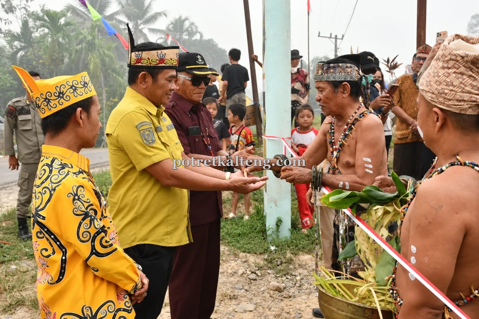 Wabup Barsel Ajak Masyarakat Bipak Kali Lestarikan Adat dan Budaya Lewat Balai Adat Ngebas Baya