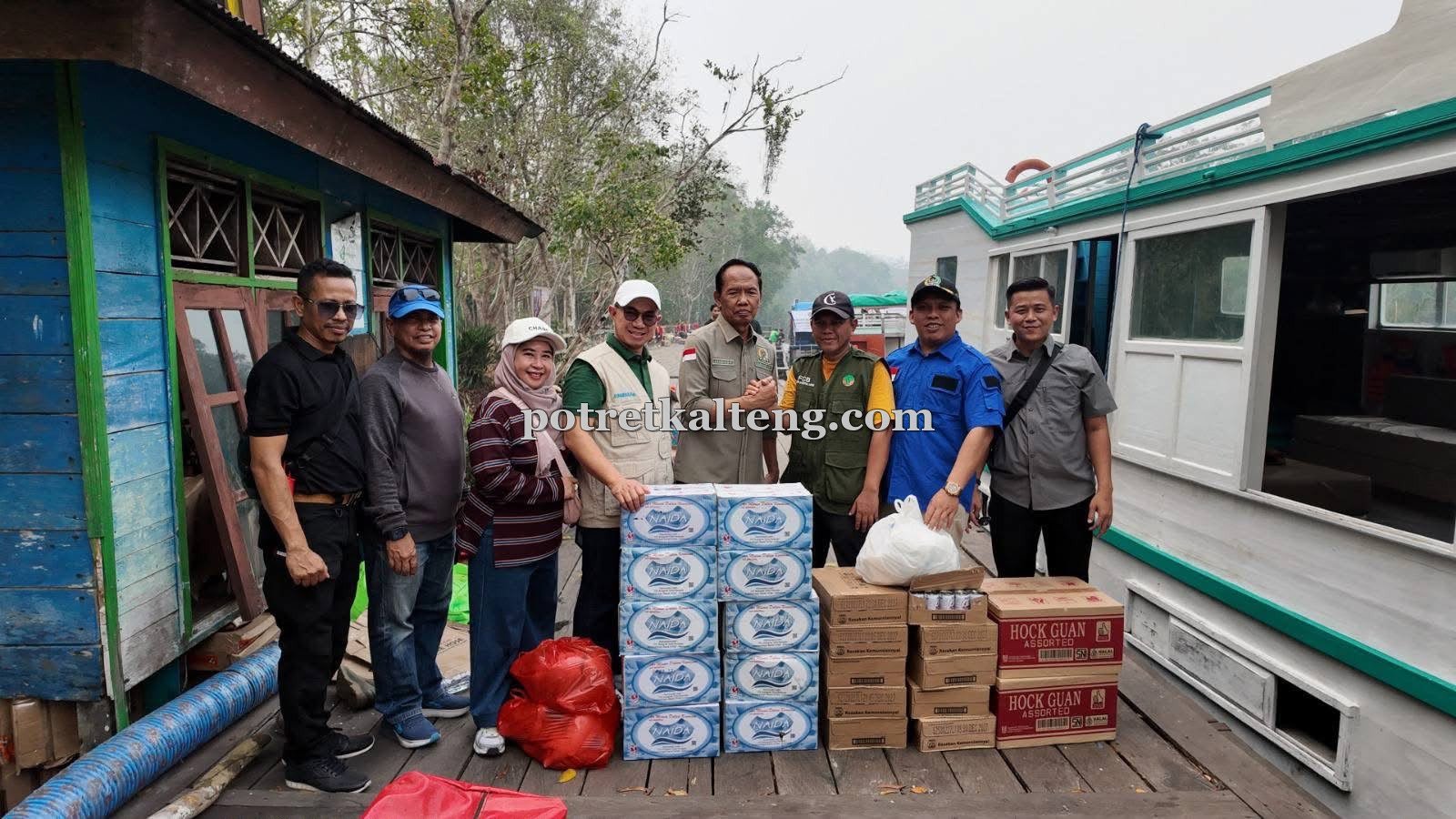 Tangani Karhutla Tanjung Puting, Wakil Ketua DPRD Kalteng dan Anggota DPR RI  Salurkan Bantuan Logistik