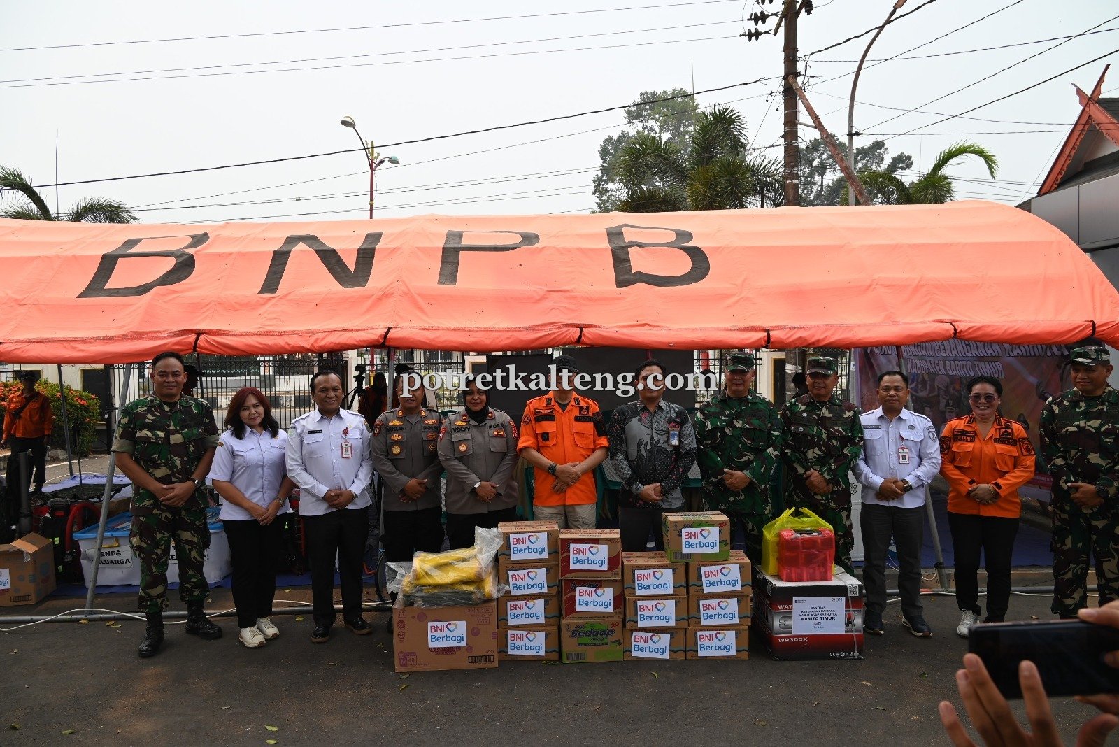 BNI Ampah Bantu Perlengkapan Penanganan Karhutla di Barito Timur