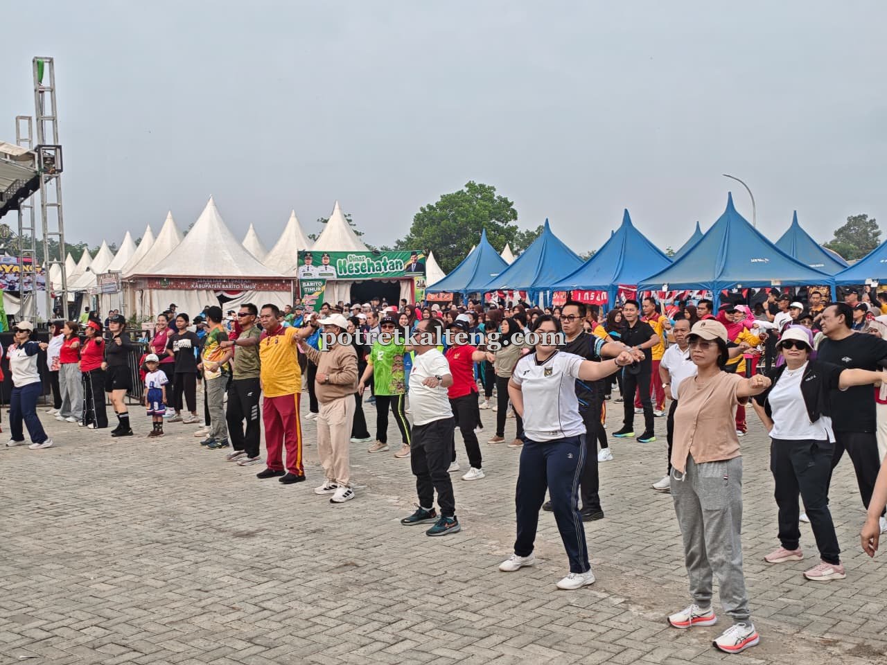 Sekda Bartim Lepas Senam dan Jalan Sehat, Semarakkan HUT Bartim dan RI