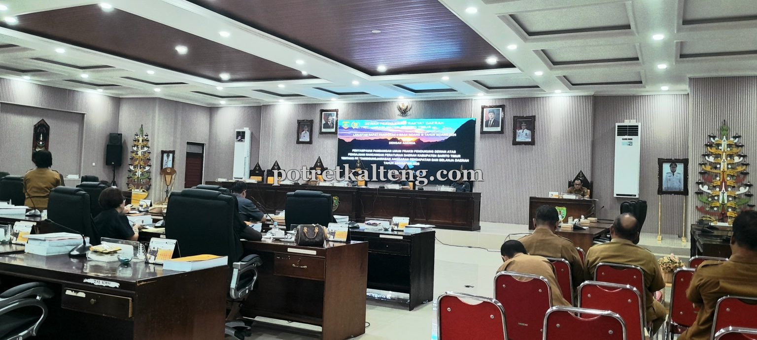 Sekda Bartim Hadiri Paripurna Pandangan Umum Fraksi atas Pertanggungjawaban APBD 2025