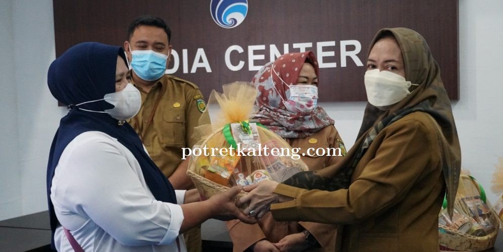 Jelang Idulfitri 1443 H, Dinas Komunikasi Informatika Statistik dan Persandian Berikan Parsel Untuk