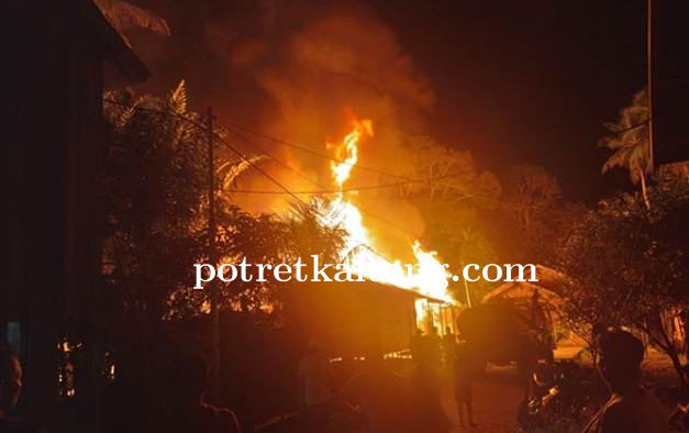 Sijago Merah Hanguskan Lima Rumah di Kapuas.