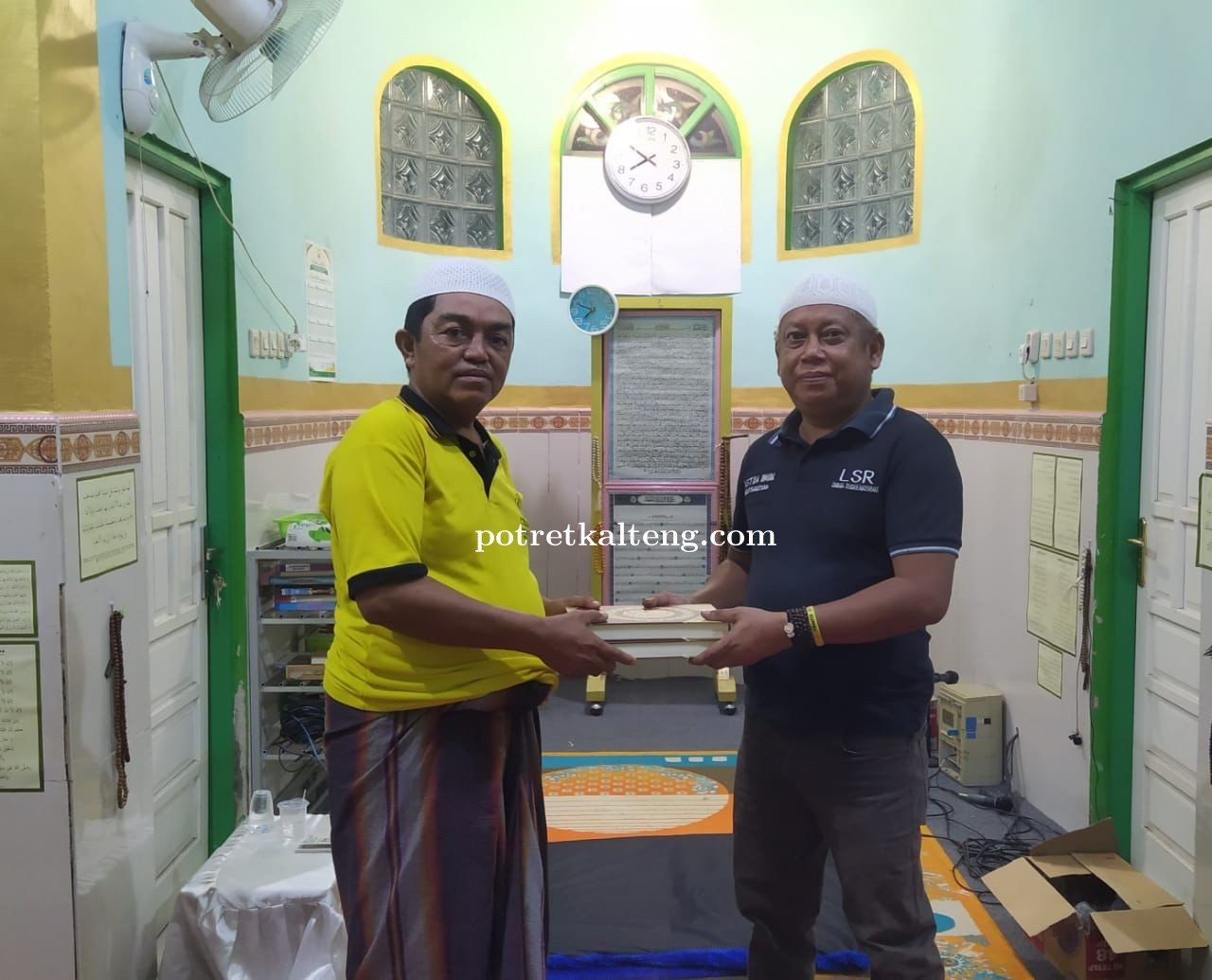 Mendekati Bulan Suci Ramadhan LSR LPMT Kalteng Membagikan Alquran