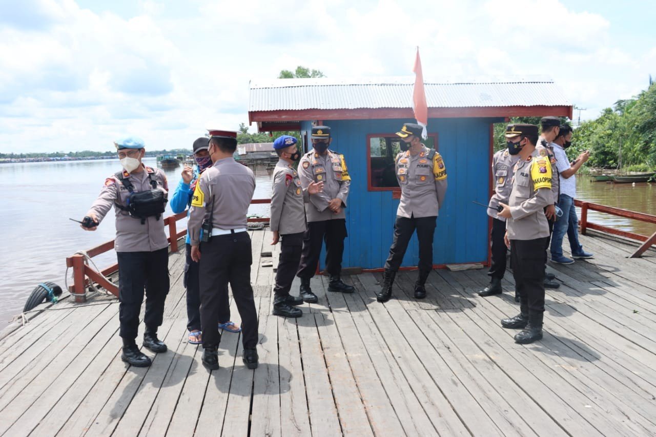 Kapolres Kapuas Pantau Arus Balik di jalur trans Kalimantan Kapuas.