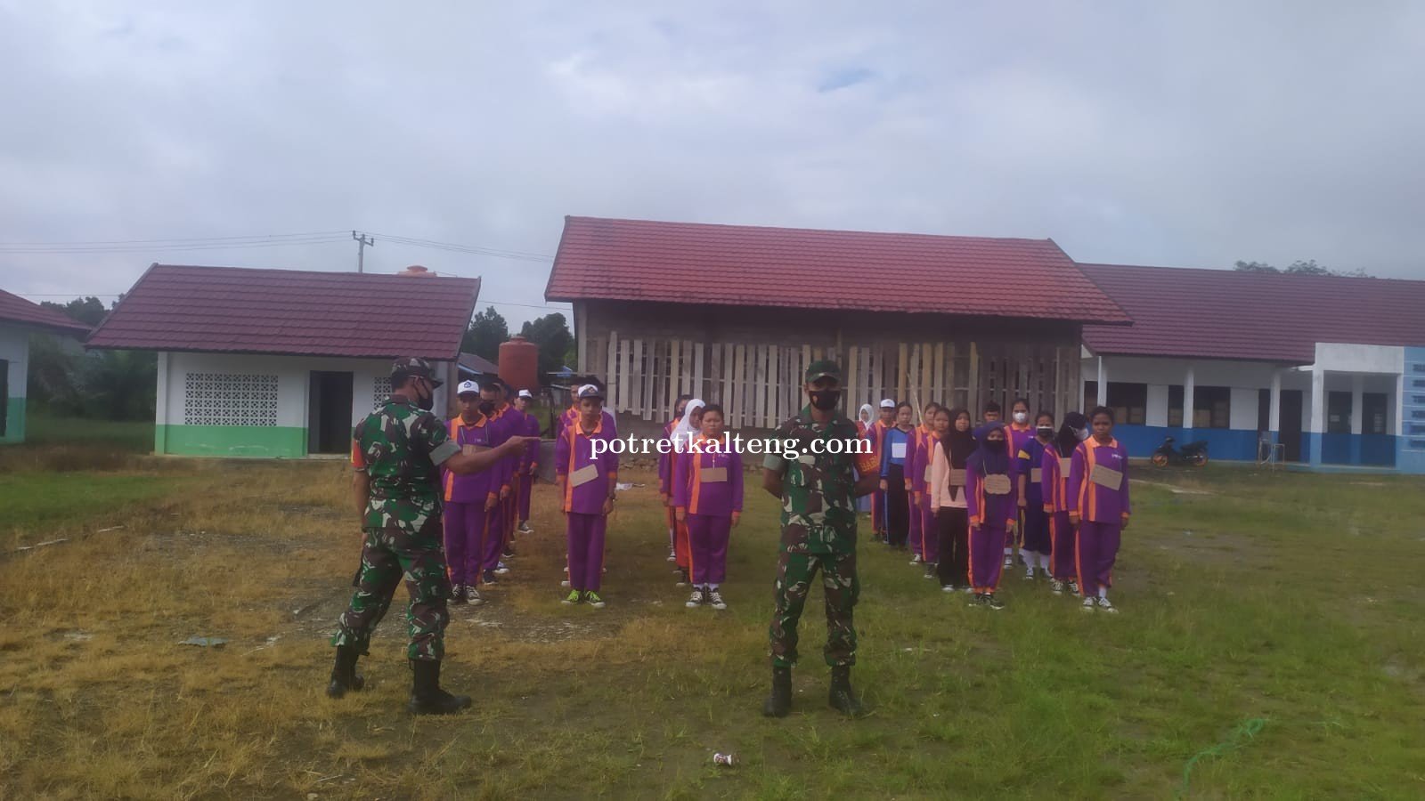 Tahun Ajaran Baru SMK Negeri 1 lampeong, Danramil Gunung Purei  Berikan Materi Wawasan Kebangsaan