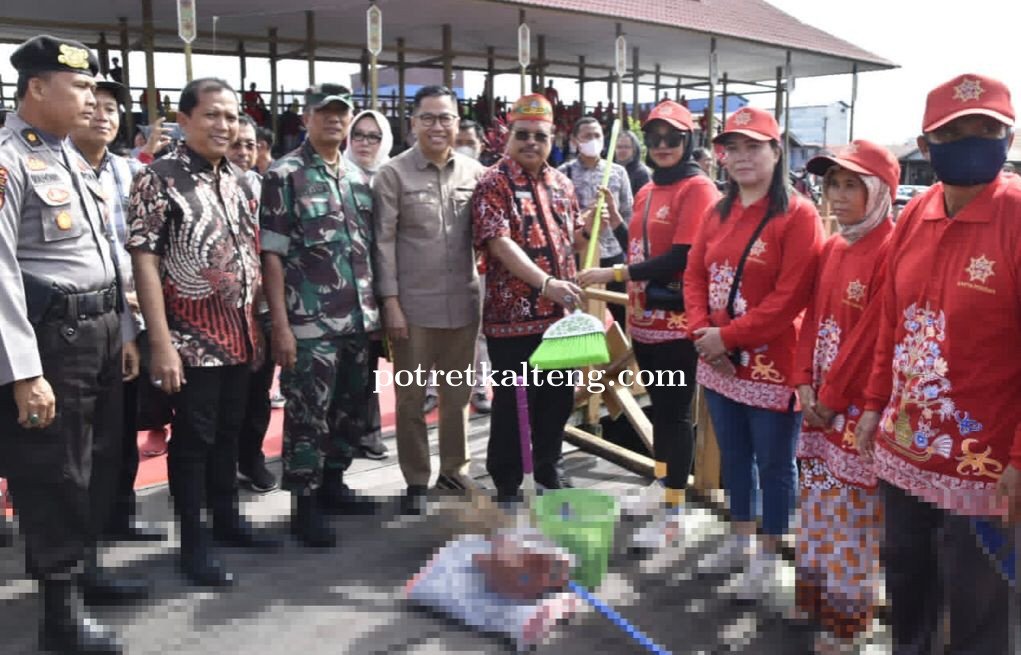 Sekda Kalteng Secara Resmi Buka Gerakan Aksi Sapta Pesona di Dermaga Kereng Bangkirai