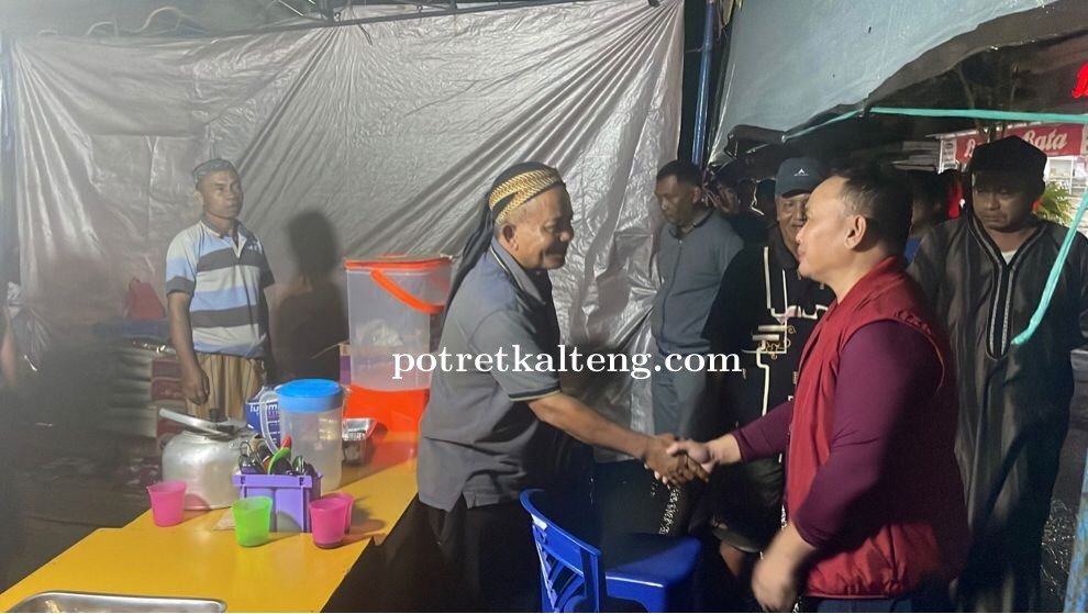 Blusukan Malam Ke Tenda Pengungsian, Gubernur Kalteng Cek Kondisi Kesehatan Warga Korban Banjir