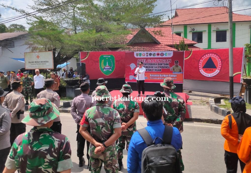 Gubernur Kalteng Pimpin Apel Gabungan Penyerahan Bansos Untuk Korban Banjir di Kab. Sukamara