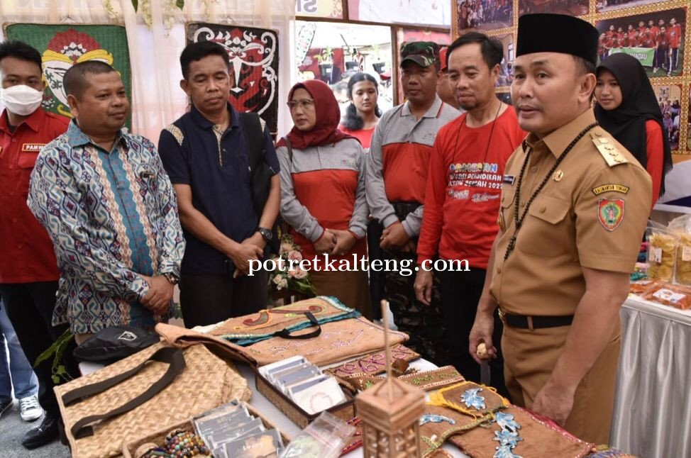 Gubernur Kalteng H. Sugianto Sabran Tinjau Pameran Inovasi Siswa SMA/SMK/SLB se-Kalteng