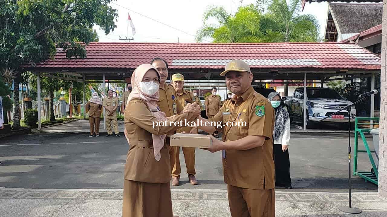 Sejumlah Sekolah Penggerak di Kapuas Dapat Bantuan Komputer dan Laptop