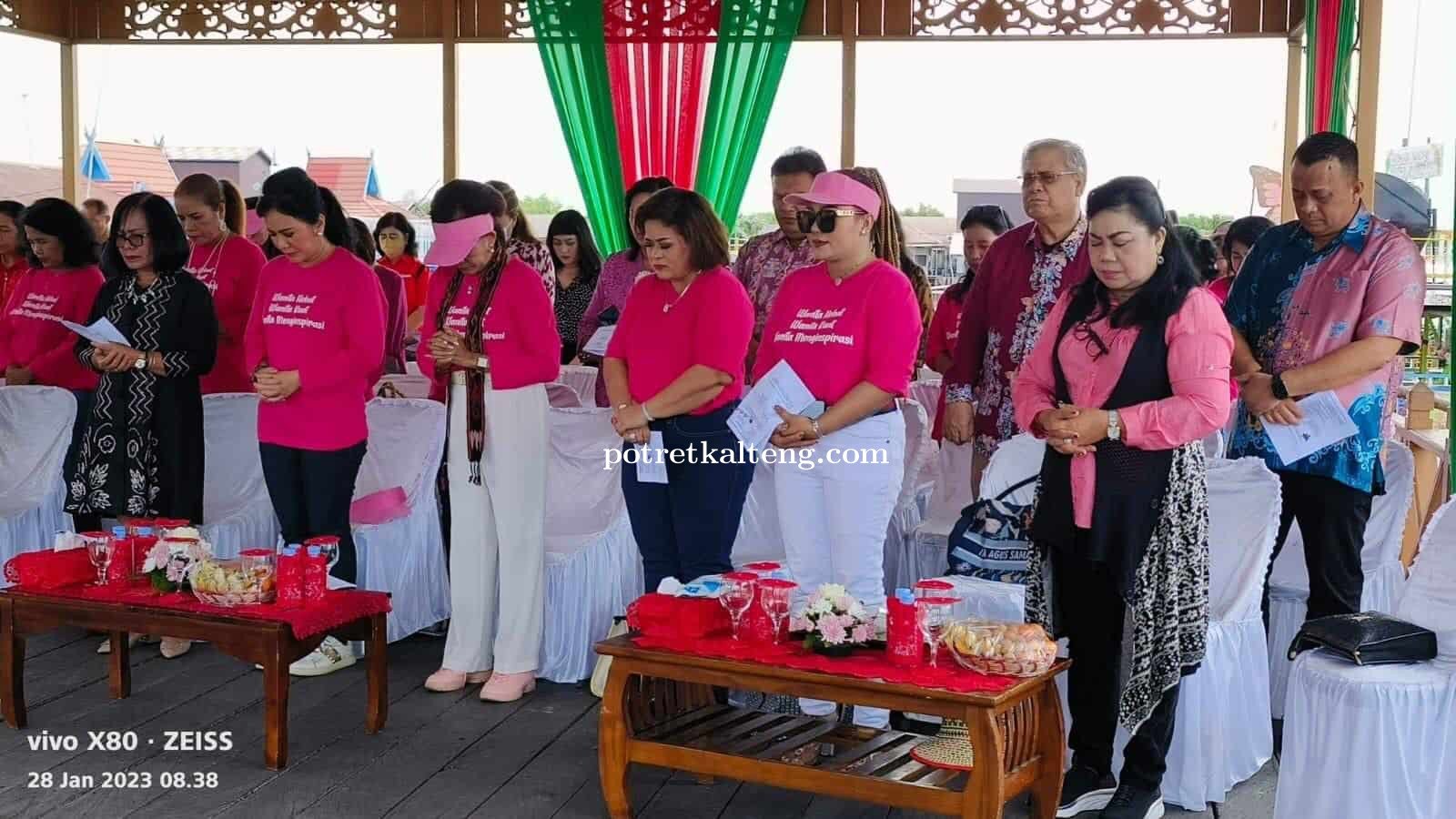 DPC PWKI Gelar Perayaan Natal di Kawasan Wisata Air Hitam Kereng Bangkirai