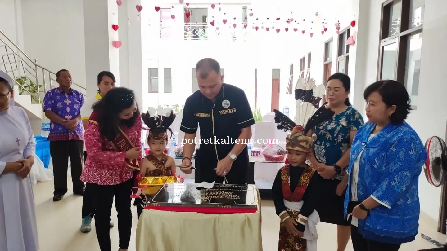 Bupati Gumas Mendatangani Prasasti Gedung PAUD Terpadu Santo Yosef