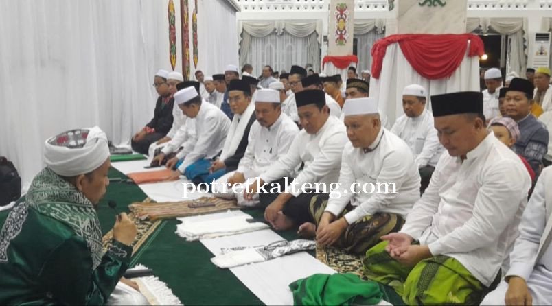 Sambut Malam Nisfu Syaban dan Bulan Suci Ramadhan Gubernur Kalteng Ikuti Salat Berjamaah