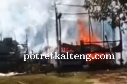 Siang Bolong Jago Merah Lalap Rumah Salah Satu Warga Barunang II