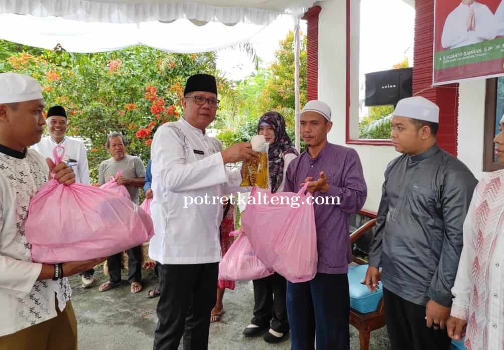 Sambut Bulan Ramadhan, Kepala Dinas Kelautan Dan Perikanan Kalteng Bagikan Paket Sembako Berkah