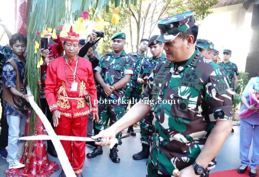 Gubernur Kalteng Sambut Kedatangan Panglima TNI Laksamana Yudo Margono di Palangka Raya