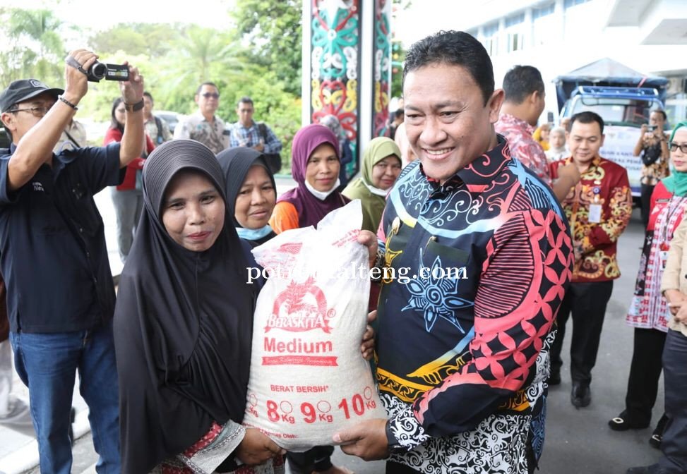 Wagub Kalteng Lepas Penyaluran Cadangan Beras untuk Penerima Bantuan Pangan