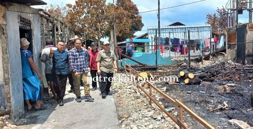 Tinjau Korban Kebakaran di Baamang, Gubernur Kalteng Bantu Korban Kebakaran