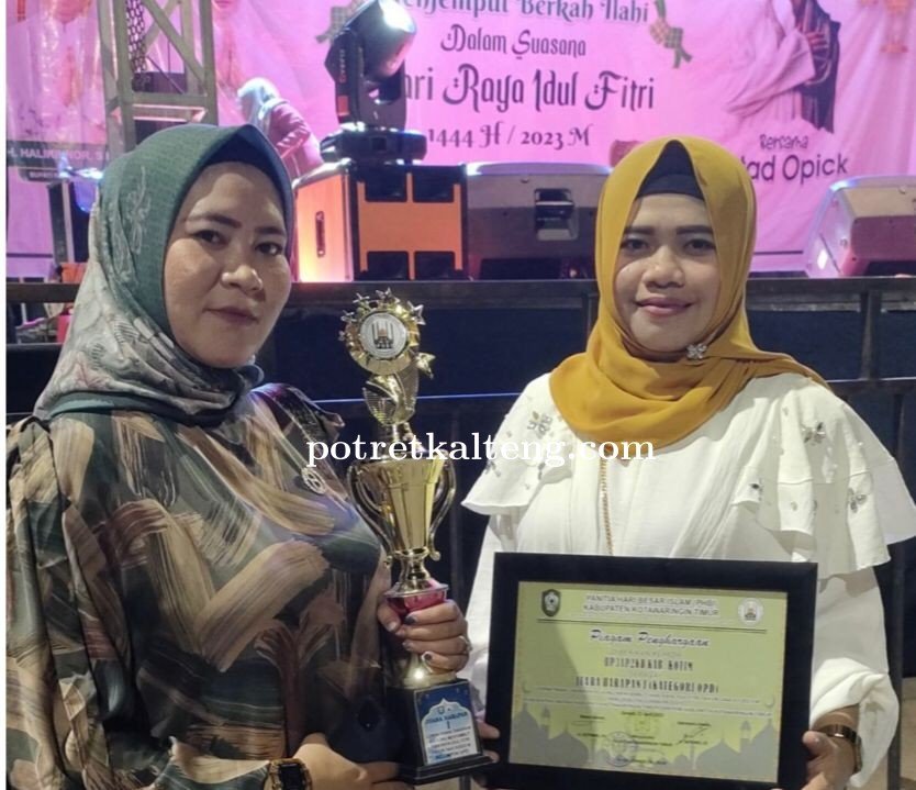 Wakil Bupati Bagikan Hadiah Saat Tabligh Akbar