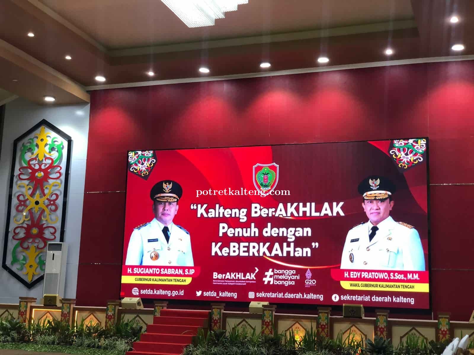 Geruduk Kantor Gubernur, Sejumlah Masa Tolak Pelantikan Pj Bupati Kobar dan Barsel