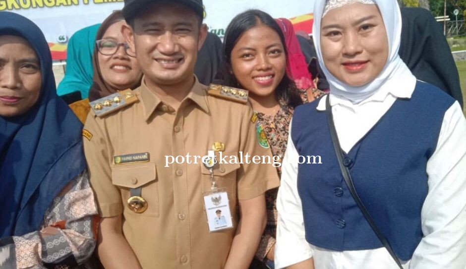 Walikota Palangka Raya Serahkan Langsung Sertifikat Halal Gratis Kepada Para Pelaku UMKM