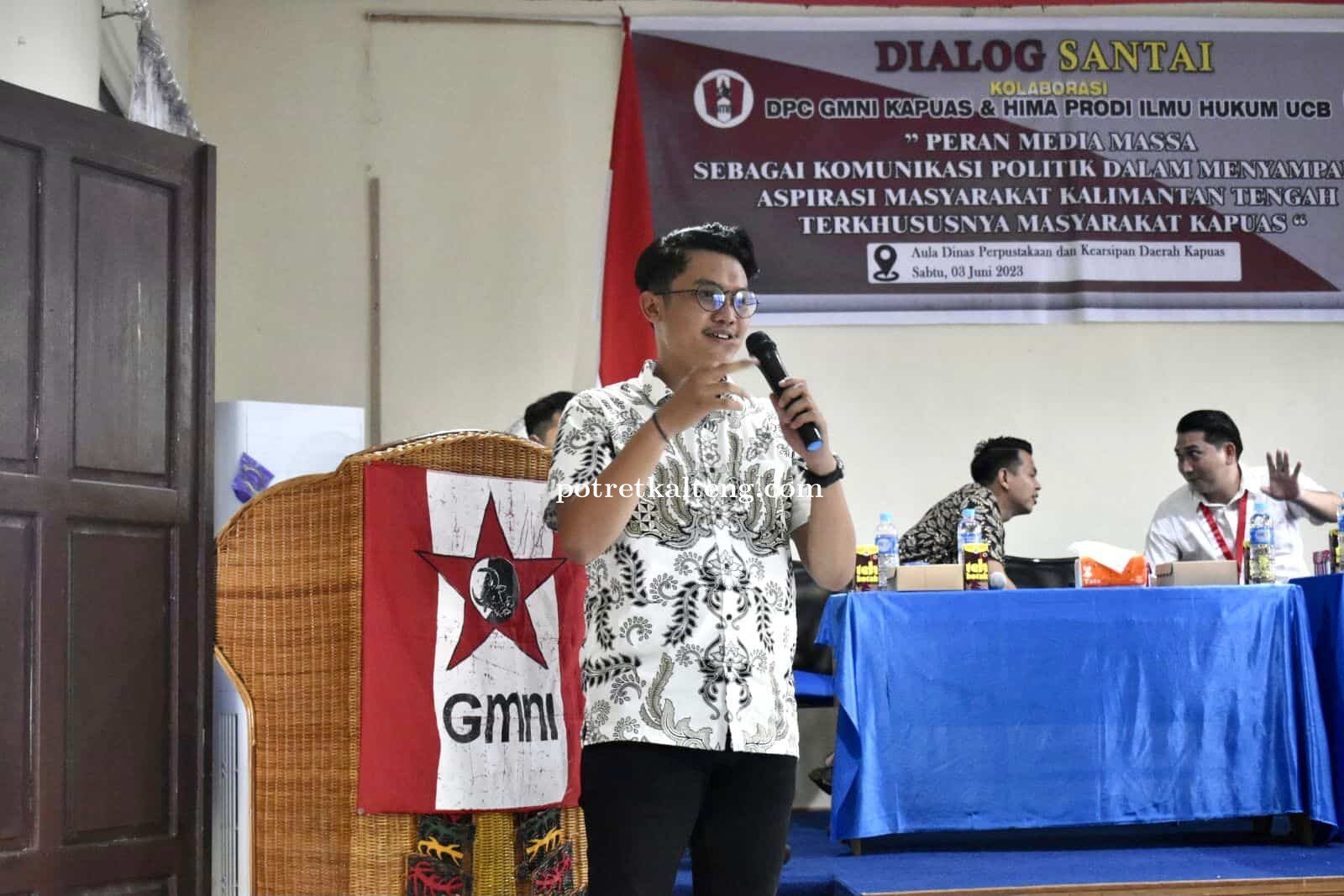 Dialog Santai Kolaborasi DPC GMNI Kapuas dan Hima Hukum UCB Kapuas Hadirkan Pimpinan Media