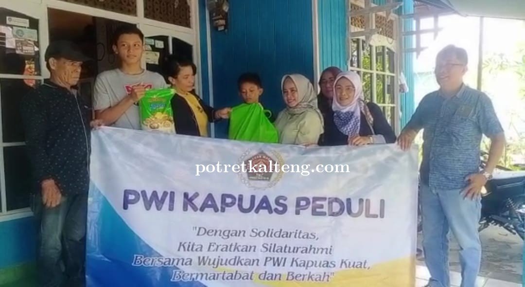 Tumbuhkan Rasa Solidaritas dan Kepedulian, PWI Kapuas Bagikan Bansos