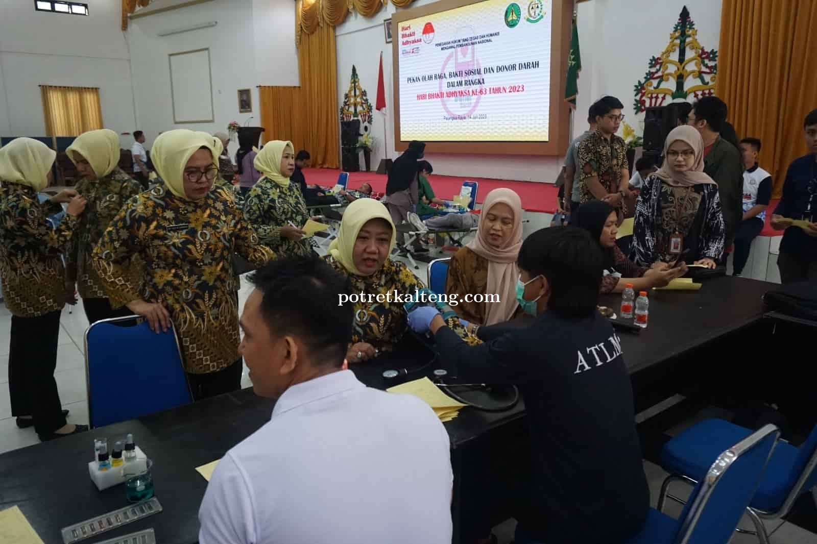 Sambut HBA Ke-63 dan HUT IAD Ke-XXIII, Kejati Kalteng Gelar Donor Darah
