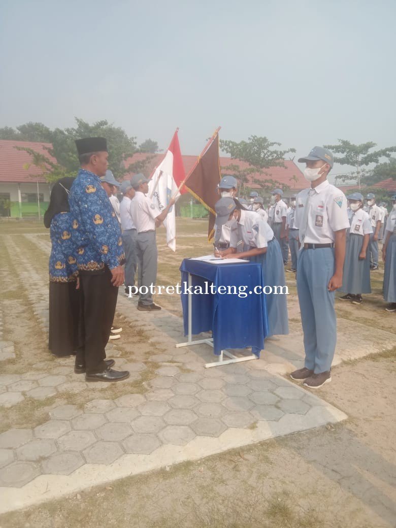 Serah Terima Jabatan Pengurus Organisasi di SMAN 2 Kasongan Diwarnai Kabut Asap