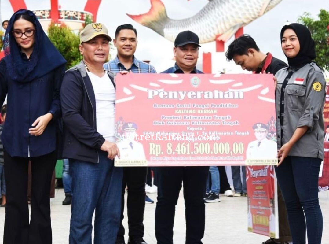 Gubernur Kalteng Salurkan Bantuan Sosial Fungsi Pendidikan Kalteng BERKAH Kepada Mahasiswa Kotim
