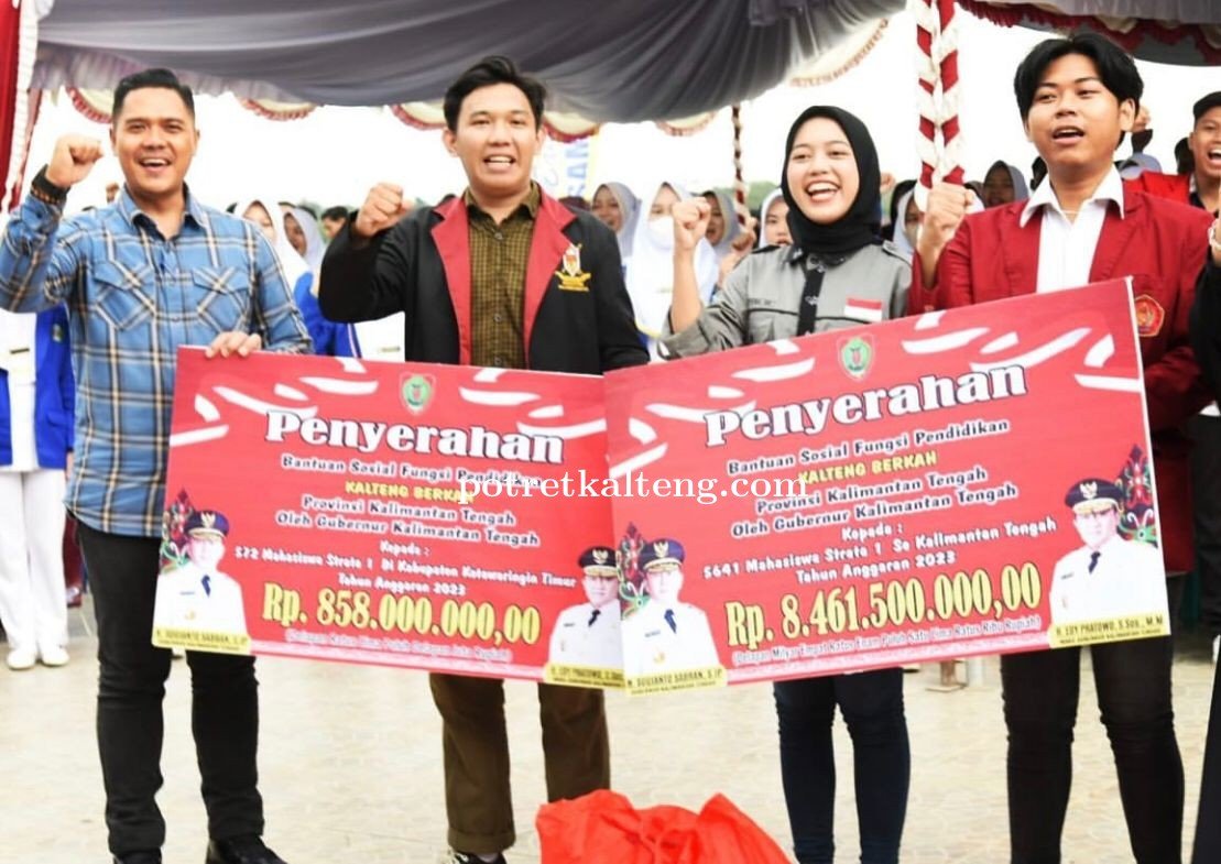 Dampingi Gubernur, Plt Kadisdik Kalteng Serahkan Bantuan Kalteng Berkah Kepada Mahasiswa