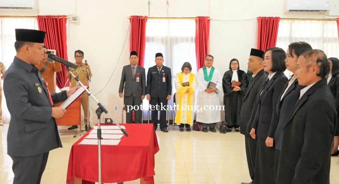 Pj Bupati Barsel Lantik dan Ambil Sumpah 45 Kepala Sekolah