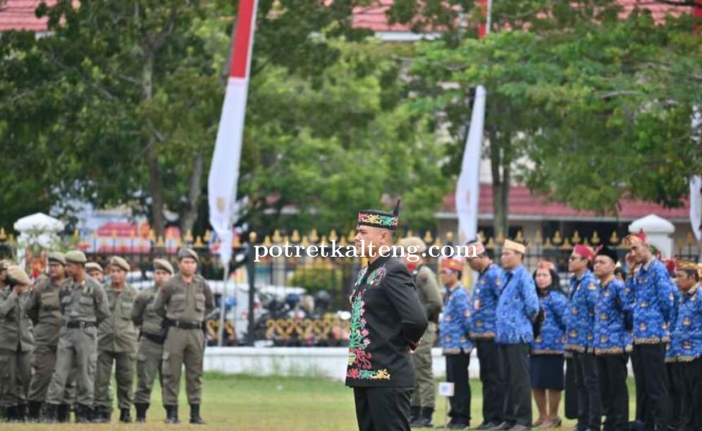 Plt. Kadisdik Pimpin Komandan Upacara Dalam Peringatan Hari Jadi ke-67 Kalimantan Tengah