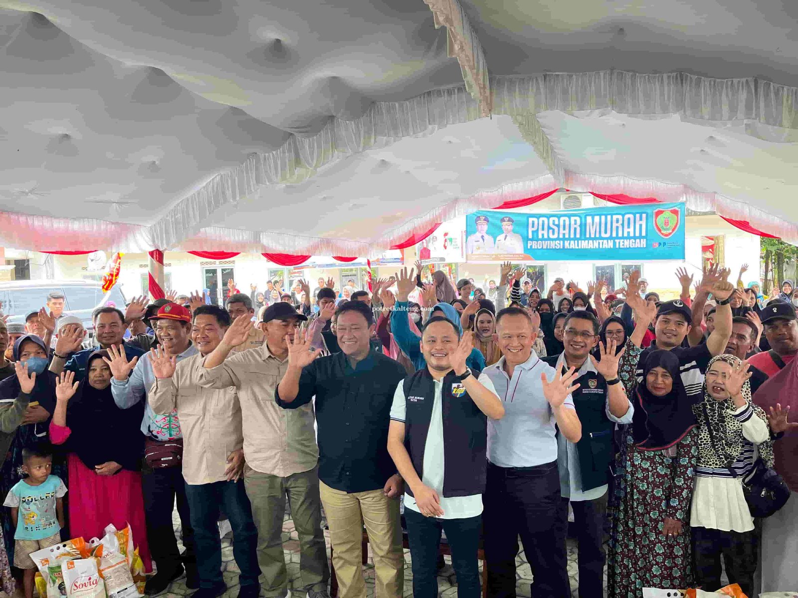 Hadiri Pasar Murah di Kapuas, Gubernur Kalteng Restui Alfian Mawardi Maju Pilkada Kapuas 2024