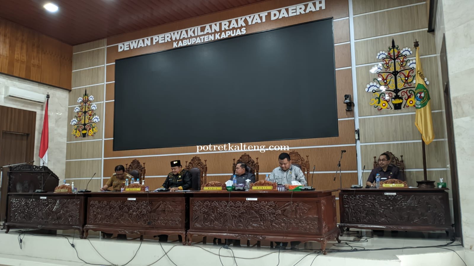 Rapat Paripurna, Eksekutif Sampaikan Jawaban Atas Pemandangan Umum Fraksi-Fraksi DPRD Kapuas